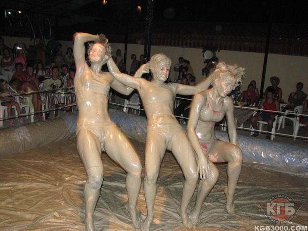 борьба голых женщин в грязи